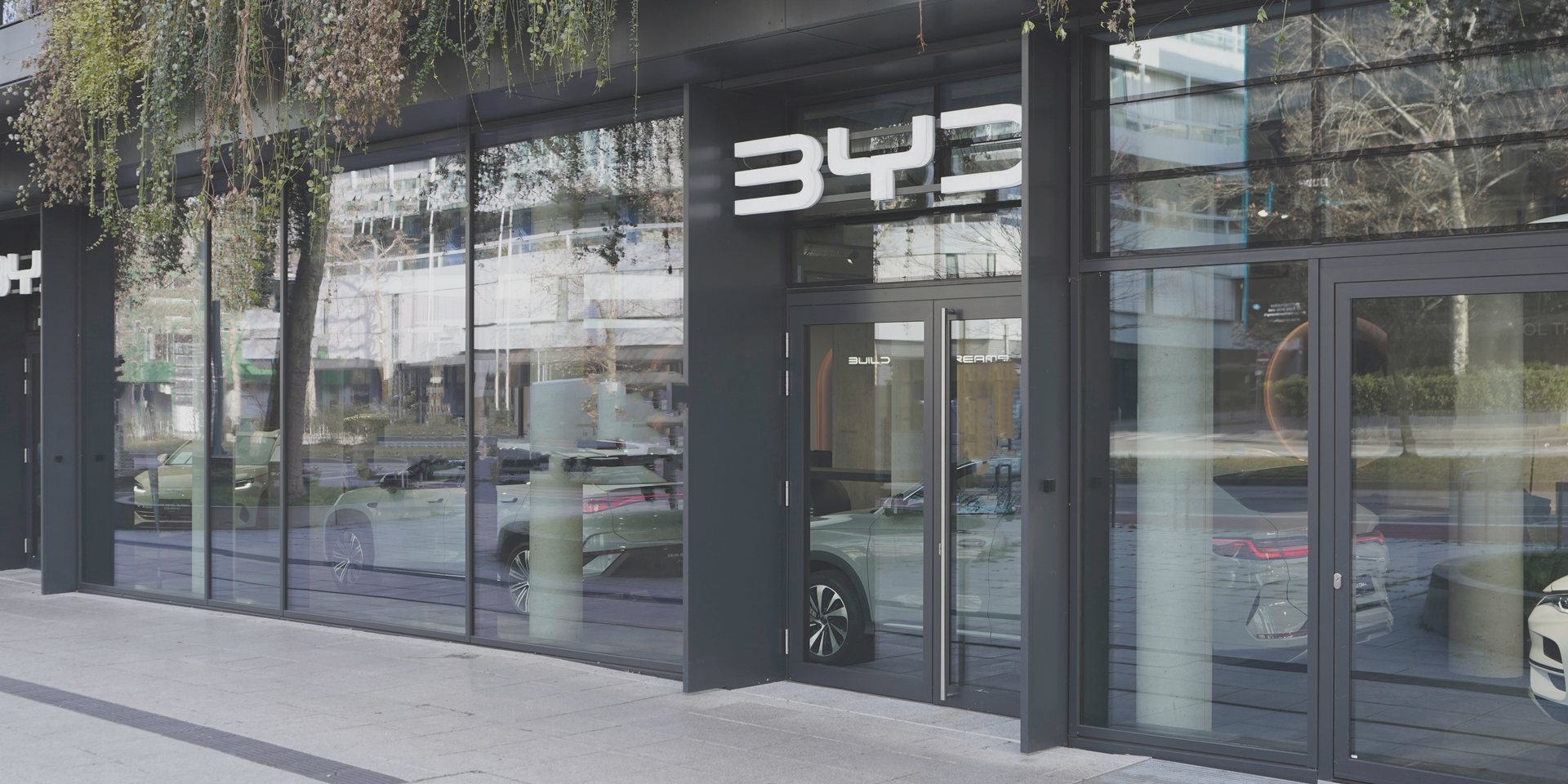 BYD Showroom - Raw Footage ohne Grading